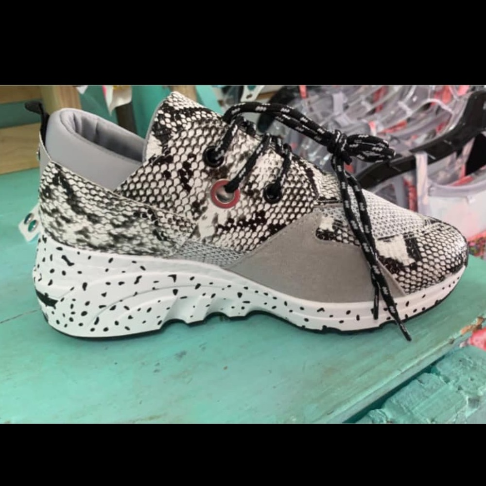 Snakeskin tennis shoes NEW